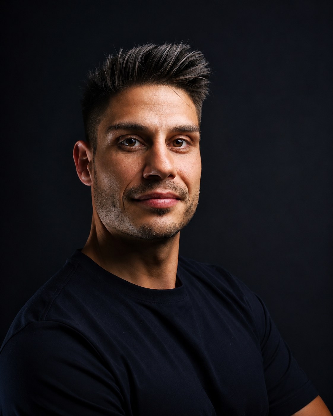 Ivan, dermopigmentista e Latin Brows Artist di Brilances Beauty a Decimomannu