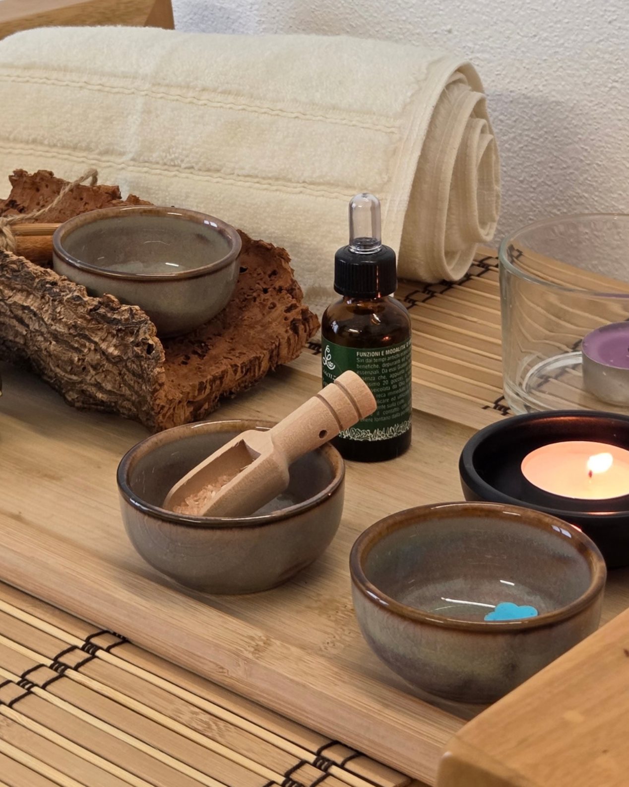 Oli, sali e candele della cabina massaggi, Brilances Beauty Decimomannu